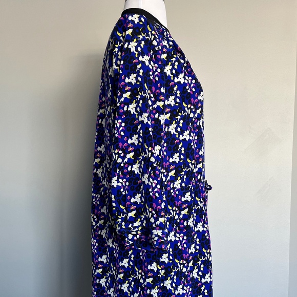 Diane von Furstenberg Shift V-neck Blue Cheetah Floral 100% Silk Cocktail Dress - Picture 6 of 12